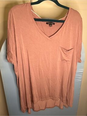 Cable & Gauge | Dusty Rose V-Neck Pocket Tee | Size 3X